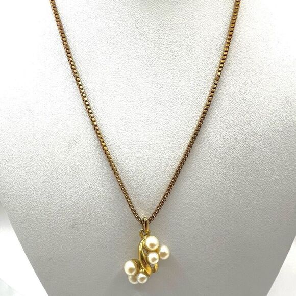 Richelieu faux pearl gold tone pendant necklace - Picture 5 of 12